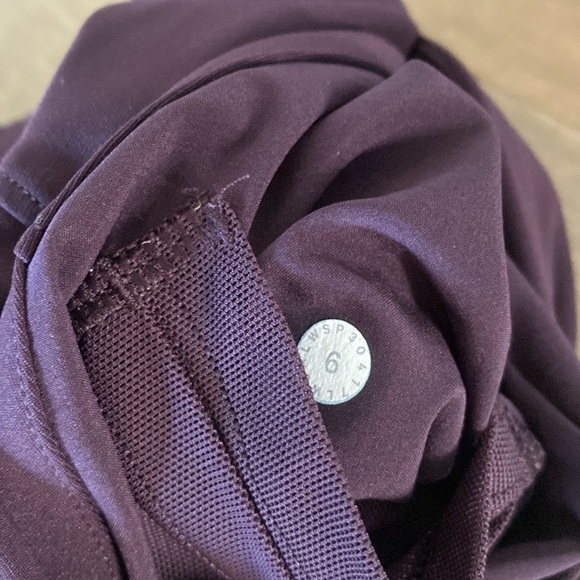 LuLulemon mid-rise, ankle length joggers with elastic waist, front pockets, 6 - Picture 6 of 6